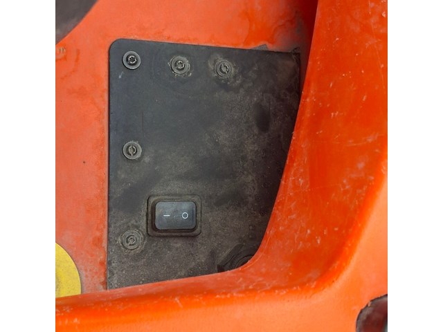 Zit veeg-/zuigmachine 100cm accu kärcher, km100/100r bp, bouwjaar 2018 - afbeelding 15 van  23