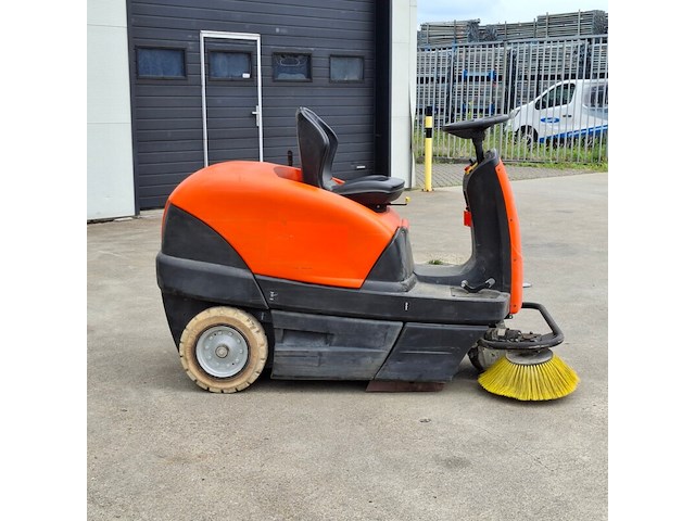 Zit veeg-/zuigmachine 100cm accu kärcher, km100/100r bp, bouwjaar 2018 - afbeelding 12 van  23