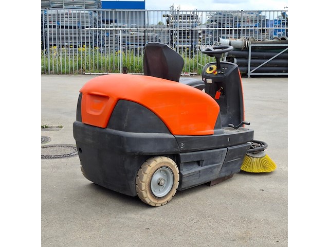 Zit veeg-/zuigmachine 100cm accu kärcher, km100/100r bp, bouwjaar 2018 - afbeelding 17 van  23