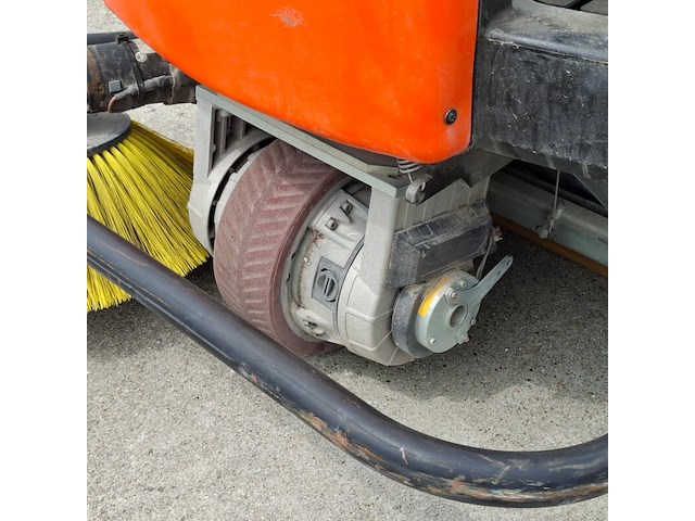Zit veeg-/zuigmachine 100cm accu kärcher, km100/100r bp, bouwjaar 2018 - afbeelding 23 van  23