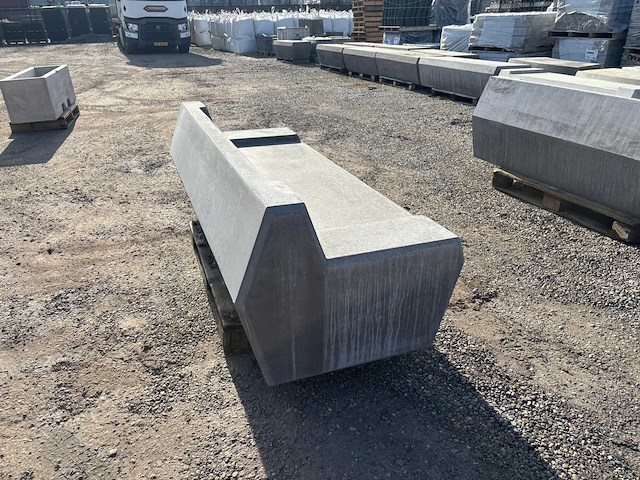 Zitbank beton - grijs - 200 x 85 x 45/65 cm - afbeelding 3 van  5