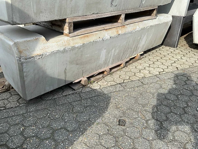 Zitbank beton 200 cm - afbeelding 11 van  11
