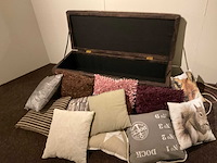 Zitbank met klep en diverse kussens - afbeelding 2 van  3