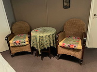 Zithoek 3 stoelen 1 tafel - afbeelding 1 van  5