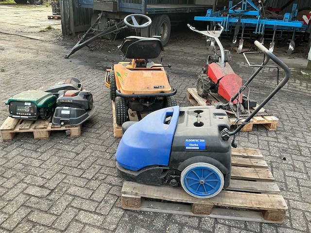 Zitmaaier / robotmaaier / vingerbalkmaaier / veegmachine (6x) - afbeelding 6 van  22