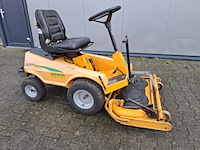 Zitmaaier stiga, villa