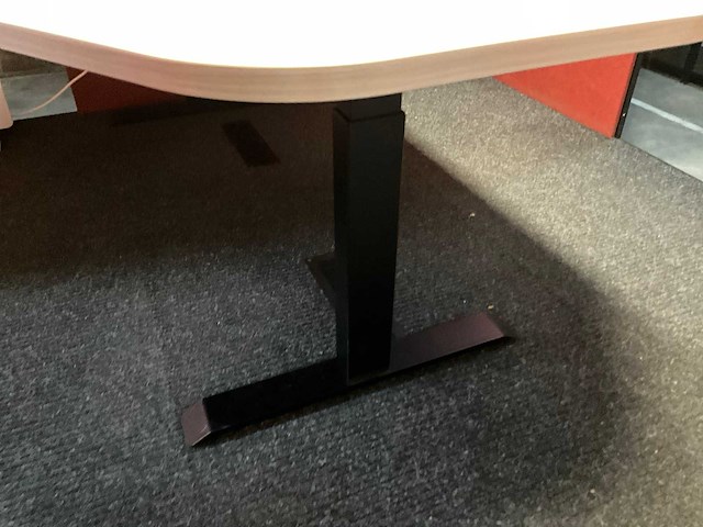 Zit/sta bureau 200x90cm - elektrisch verstelbaar + stroomvoorziening - afbeelding 2 van  6