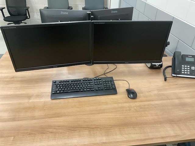 Zit/sta bureau met tft schermen - afbeelding 3 van  4