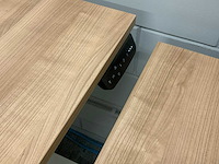 Zit/sta bureau met tft schermen - afbeelding 4 van  4