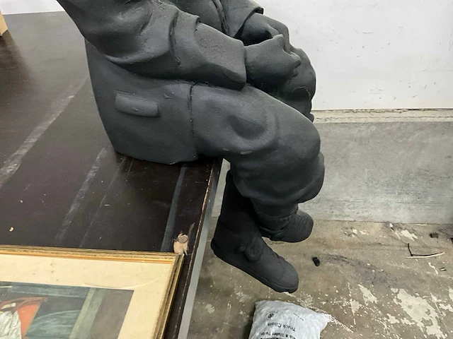 Zittend kunststof tuinbeeld - afbeelding 5 van  6