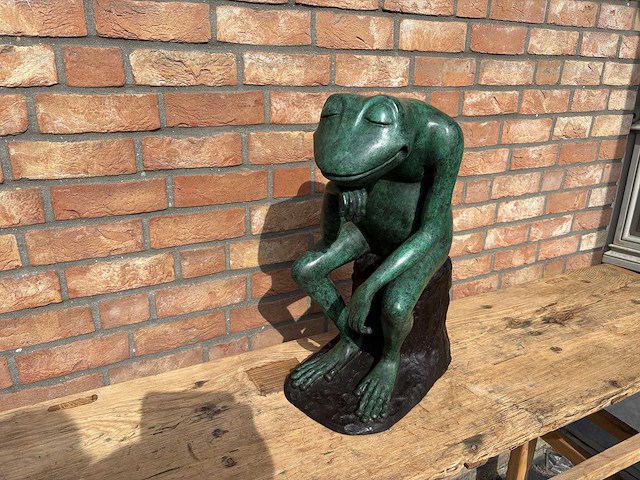 Zittende kikker sculptuur - afbeelding 1 van  3