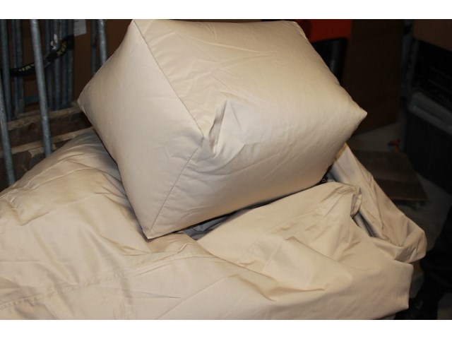 Zitzak met voetensteun beige kleur - afbeelding 2 van  7