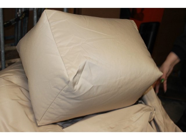 Zitzak met voetensteun beige kleur - afbeelding 3 van  7