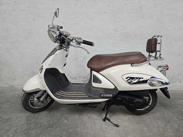 Znen - retro - snorscooter - 4t 25km uitvoering - afbeelding 1 van  7