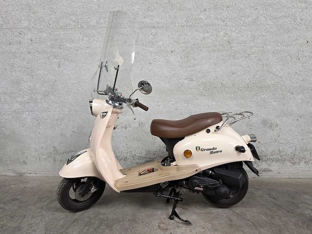 Znen - snorscooter - grande retro - brommer - afbeelding 1 van  7