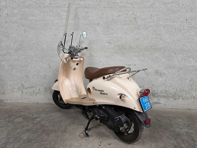 Znen - snorscooter - grande retro - brommer - afbeelding 6 van  7