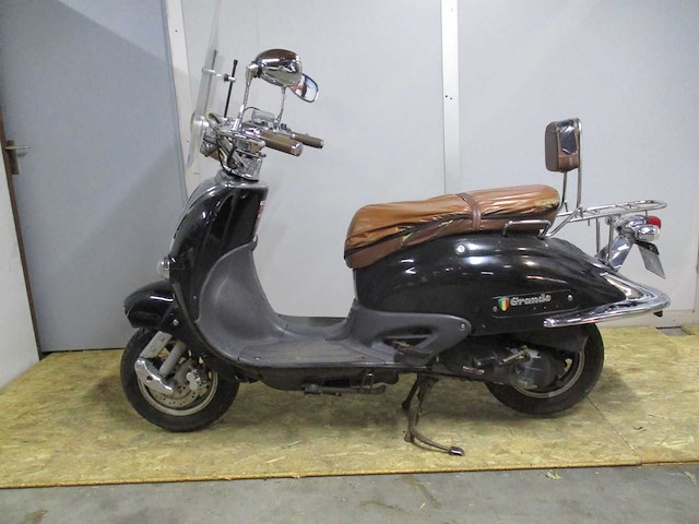 Znen - snorscooter - grande retro - scooter - afbeelding 1 van  10