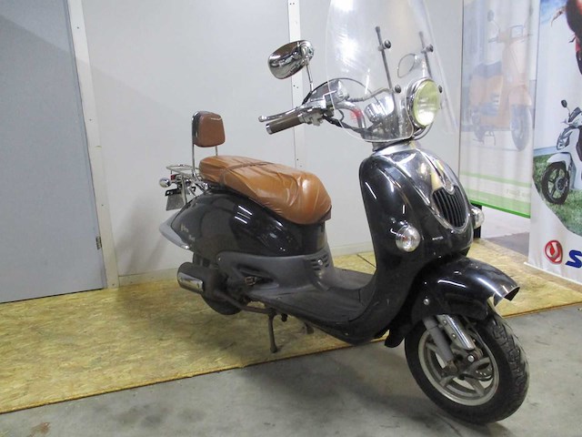 Znen - snorscooter - grande retro - scooter - afbeelding 6 van  10