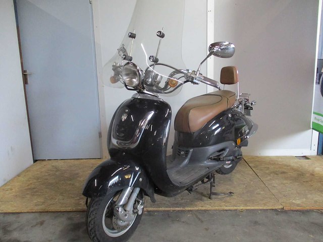 Znen bella retro - snorscooter - scooter - afbeelding 1 van  6