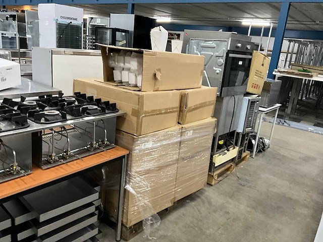 Znp - pallet kartonnen noodles bakjes - afbeelding 1 van  9