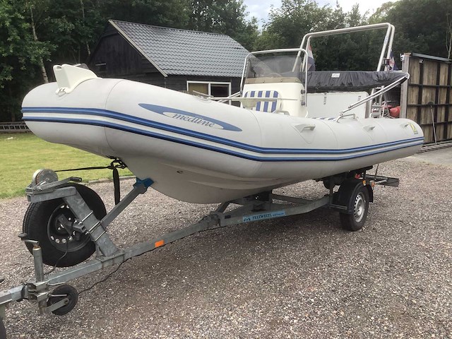 Zodiac zeewaardig speedboot 60pk polyester rib boot - afbeelding 3 van  4