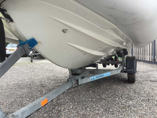 Zodiac zeewaardig speedboot 60pk polyester rib boot - afbeelding 4 van  4