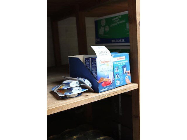 Zoetjes en dispensers natrena. - afbeelding 2 van  2