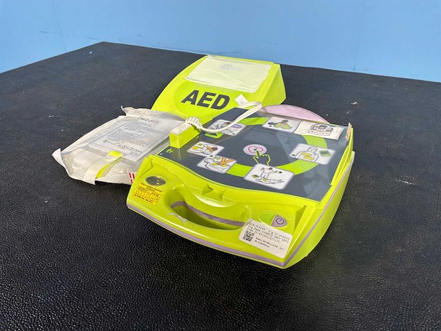 Zoll - 2020 - aed plus - defibrillator - afbeelding 1 van  3