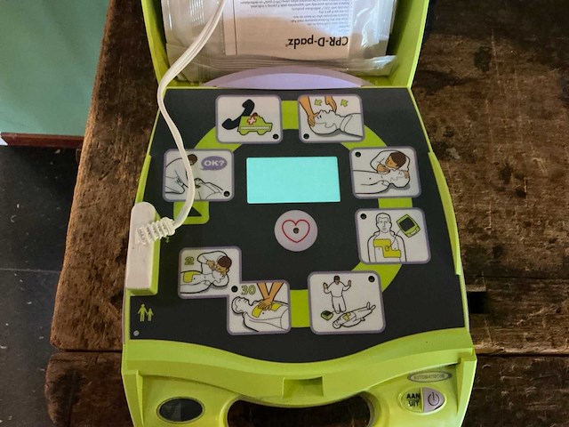 Zoll aed plus defibrillator - afbeelding 4 van  4