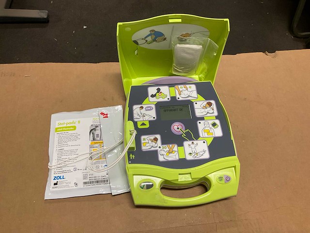 Zoll aed plus defibrillator - afbeelding 3 van  4