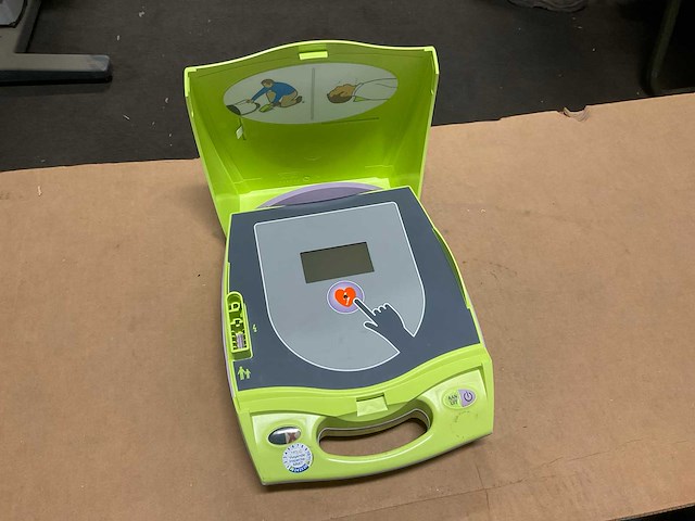 Zoll aed plus defibrillator - afbeelding 2 van  3