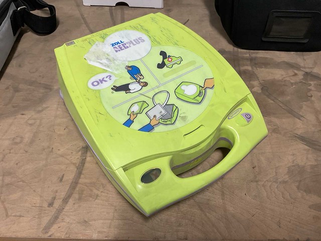 Zoll aed plus defibrillator - afbeelding 1 van  4