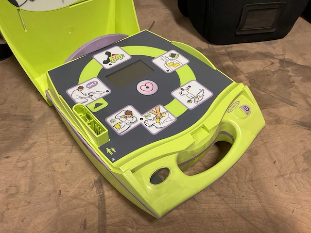 Zoll aed plus defibrillator - afbeelding 3 van  3