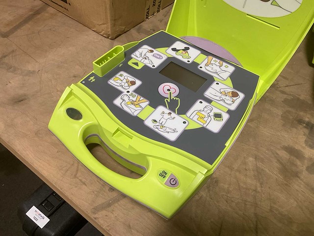 Zoll aed+plus defibrillator - afbeelding 3 van  4