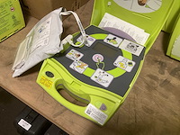 Zoll aed+plus defibrillator - afbeelding 3 van  4