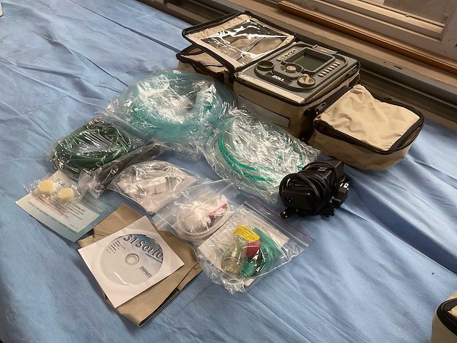 Zoll emv+ 731series portable ventilator set - afbeelding 6 van  10