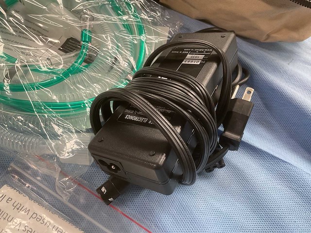 Zoll emv+ 731series portable ventilator set - afbeelding 3 van  5