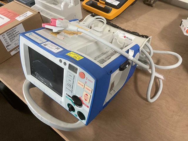 Zoll rseries als defibrillator - afbeelding 3 van  6