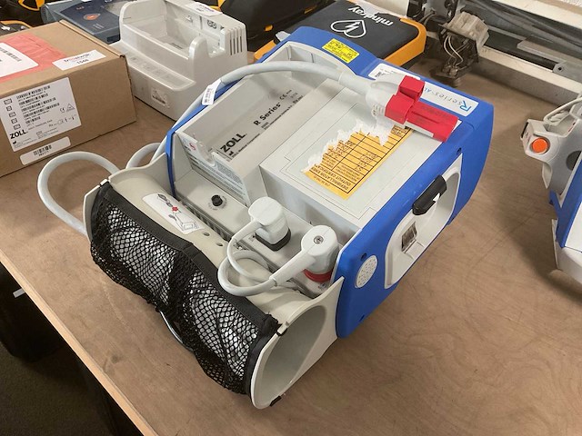 Zoll rseries als defibrillator - afbeelding 6 van  6