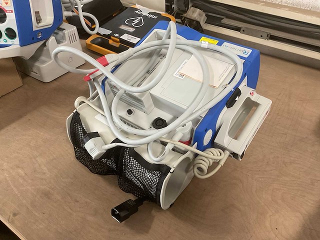 Zoll rseries als defibrillator - afbeelding 5 van  6