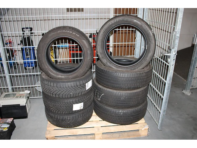 Zomerbandenset bridgestone met bandenmaat 225/55/r19 99v met goed profiel - afbeelding 1 van  2