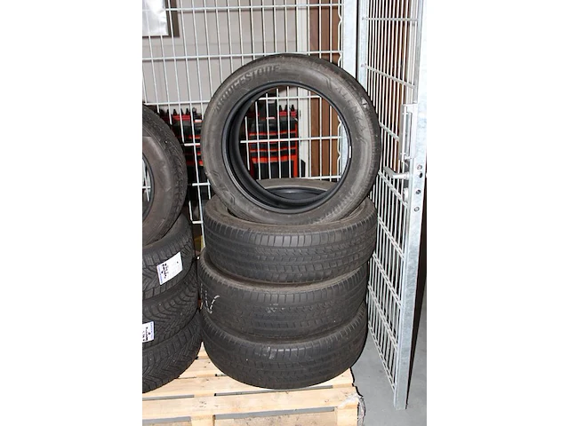 Zomerbandenset bridgestone met bandenmaat 225/55/r19 99v met goed profiel - afbeelding 2 van  2