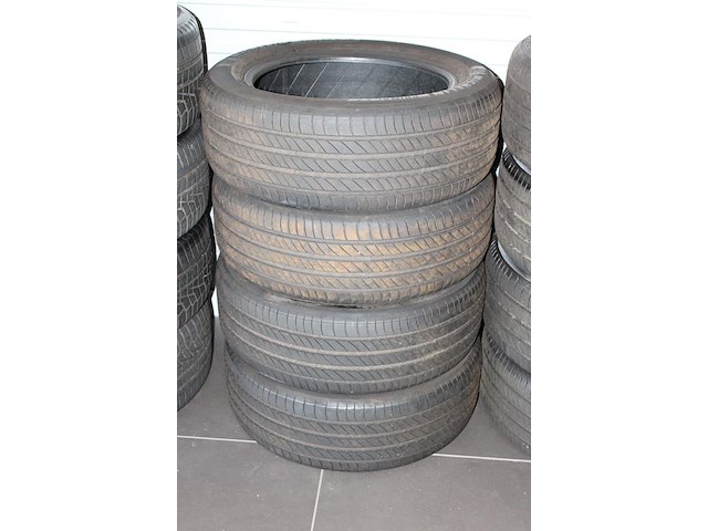 Zomerbandenset michelin primacy 4 met maatvoering 225 / 55 r18 102v, profieldiepte 2x circa 4 en 2x circa 5... - afbeelding 2 van  2
