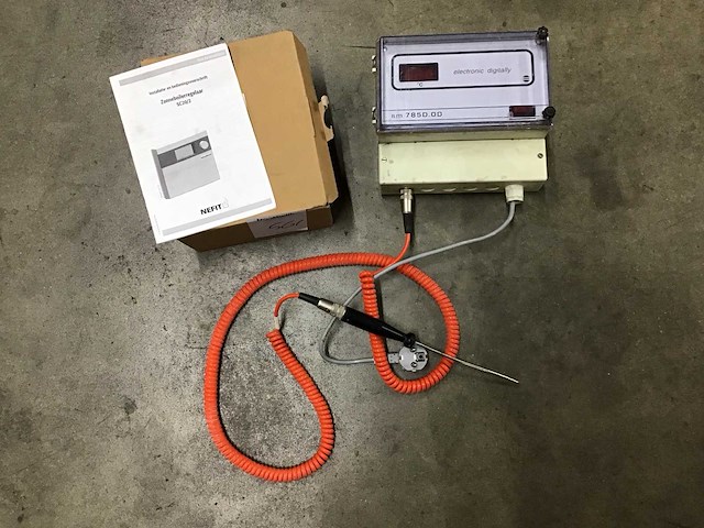 Zonneboilerregelaar en temperatuurmeter - afbeelding 1 van  3