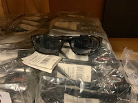 Zonnebrillen (251x) - afbeelding 2 van  2