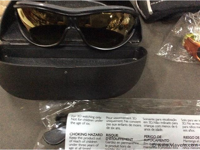 Zonnebrillen + 3d brillen - afbeelding 2 van  2