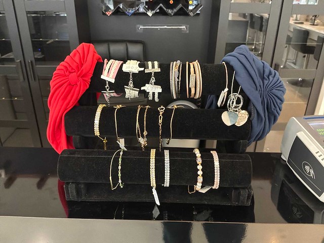 Zonnebrillen, displays en accessoires - afbeelding 2 van  5