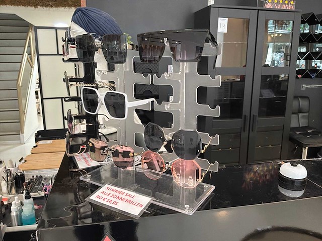 Zonnebrillen, displays en accessoires - afbeelding 3 van  5