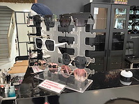 Zonnebrillen, displays en accessoires - afbeelding 3 van  5