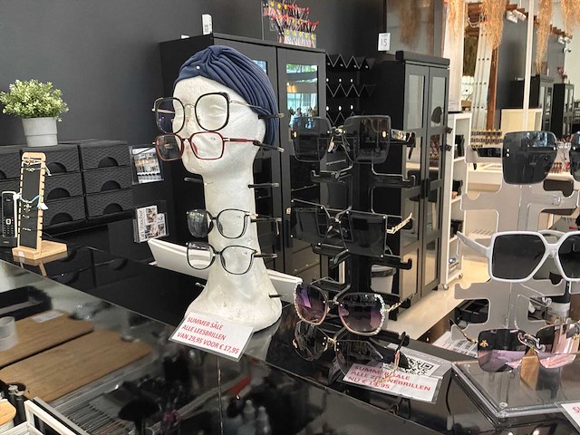 Zonnebrillen, displays en accessoires - afbeelding 4 van  5